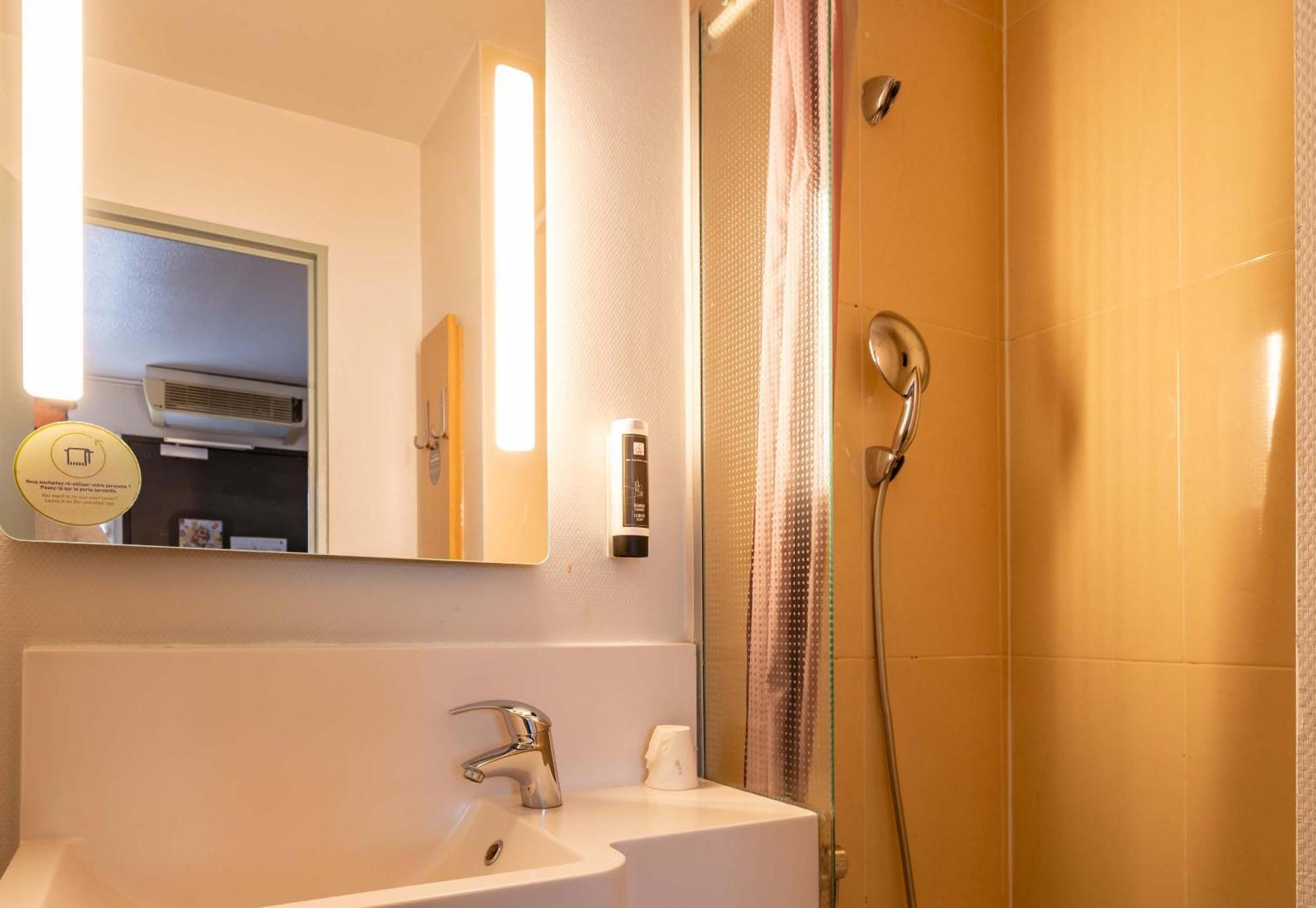 B&B Hotel Grenoble Universite 1 Gières Екстериор снимка