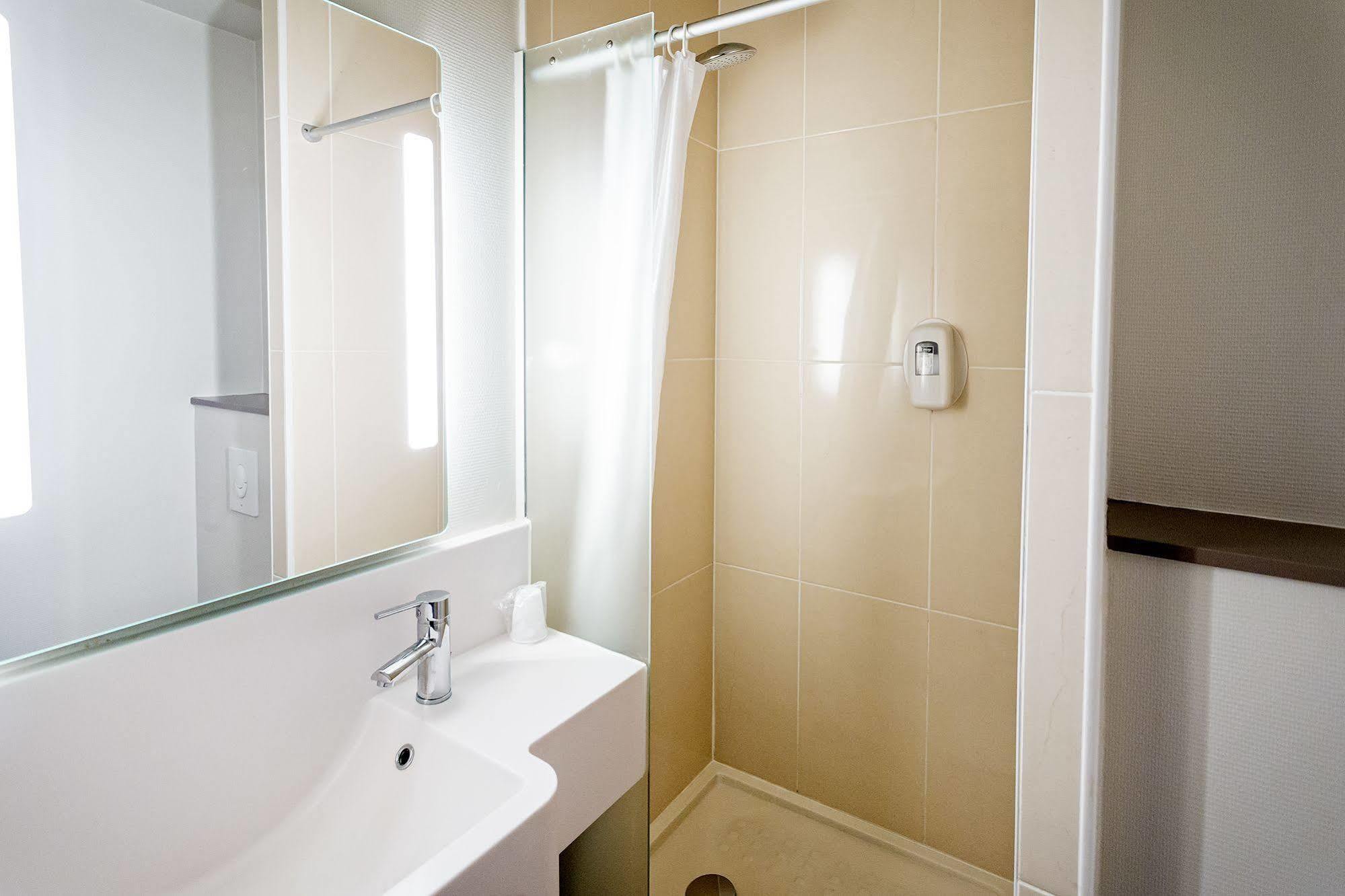 B&B Hotel Grenoble Universite 1 Gières Екстериор снимка