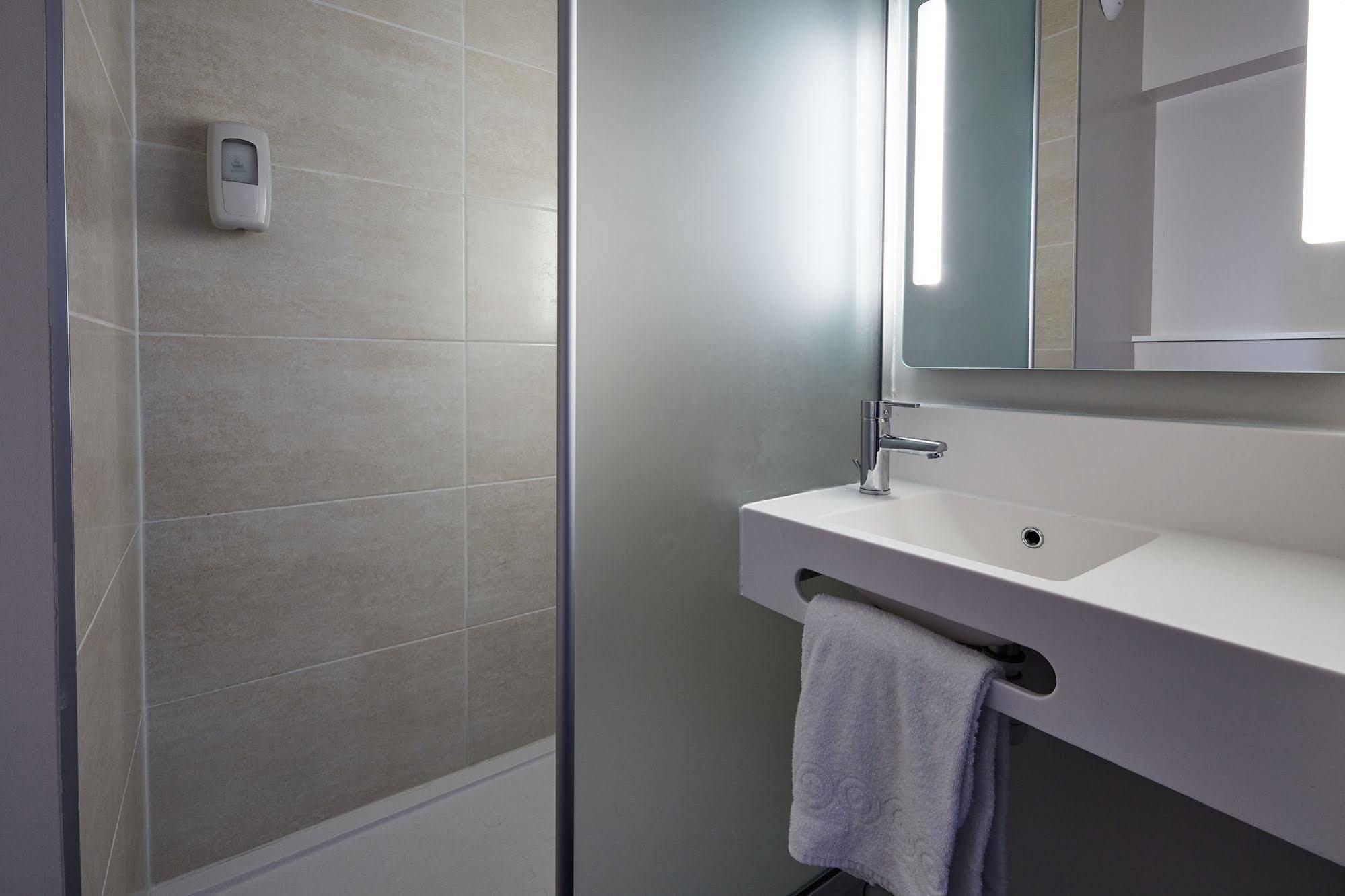 B&B Hotel Grenoble Universite 1 Gières Екстериор снимка