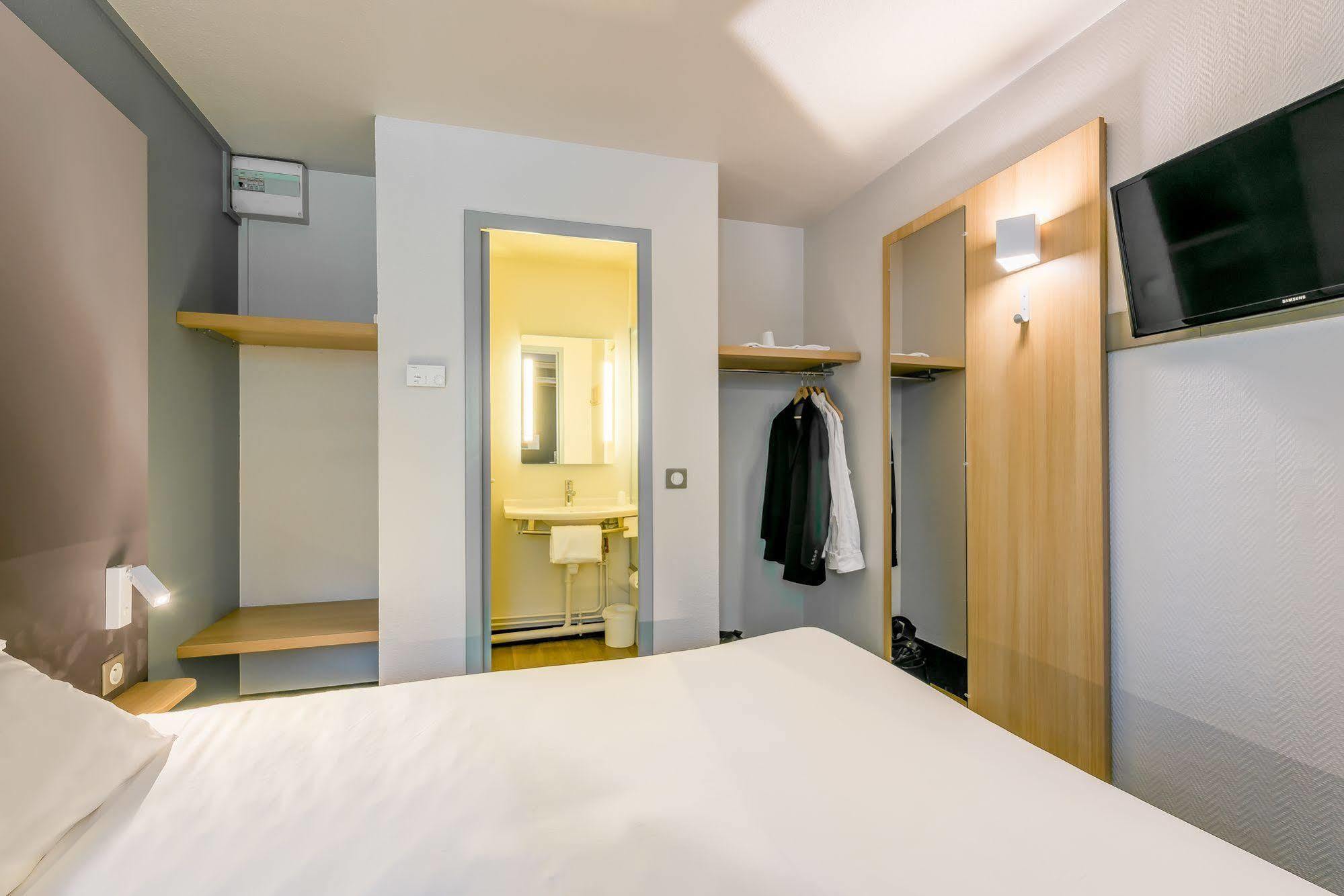 B&B Hotel Grenoble Universite 1 Gières Екстериор снимка