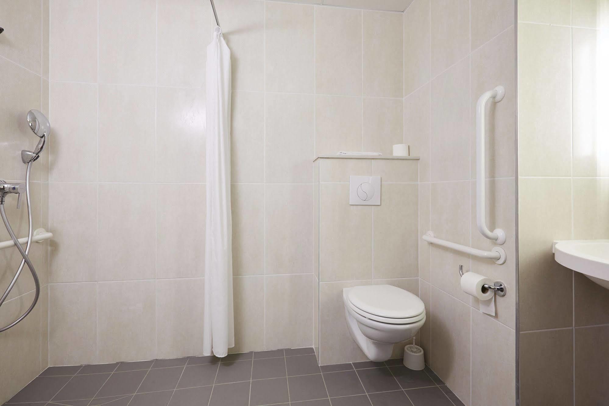 B&B Hotel Grenoble Universite 1 Gières Екстериор снимка